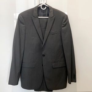 Calvin Klein Slim Fit Suit. 42L, grey.